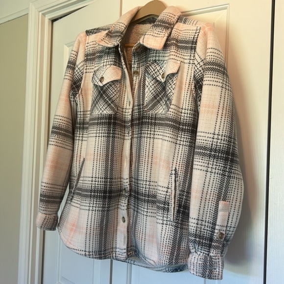“Soho Threads” fuzzy shirt/jacket - Picture 2 of 12